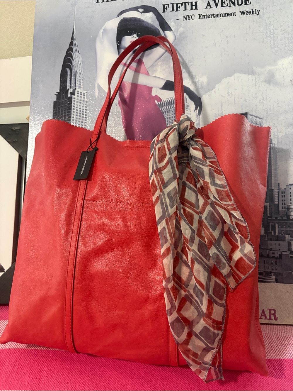 Banana Republic Pale Red Leather Scalloped-Top Tote - Picture 5 of 16
